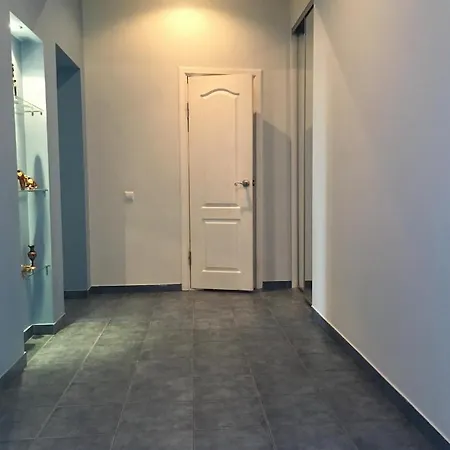 On Nezavisimosti, 33 Street