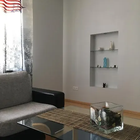 Apartament On Nezavisimosti, 33 Street